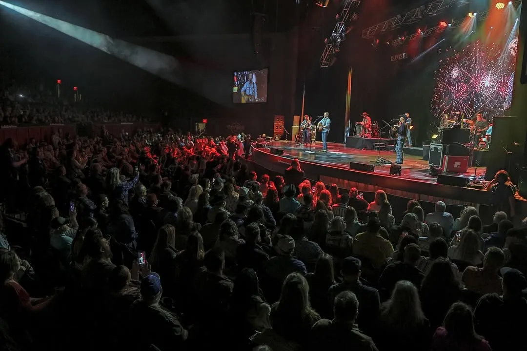 Josh Turner — That Country Music Thing tour, wide arena view with red fireworks LED visual on the back wall, side IMAG, packed crowd